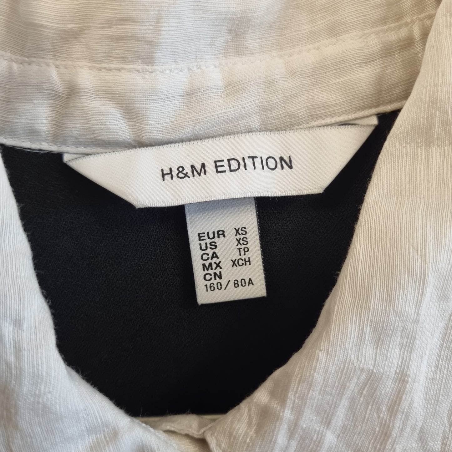 Svart kjole med hvit rysjekrage / XS