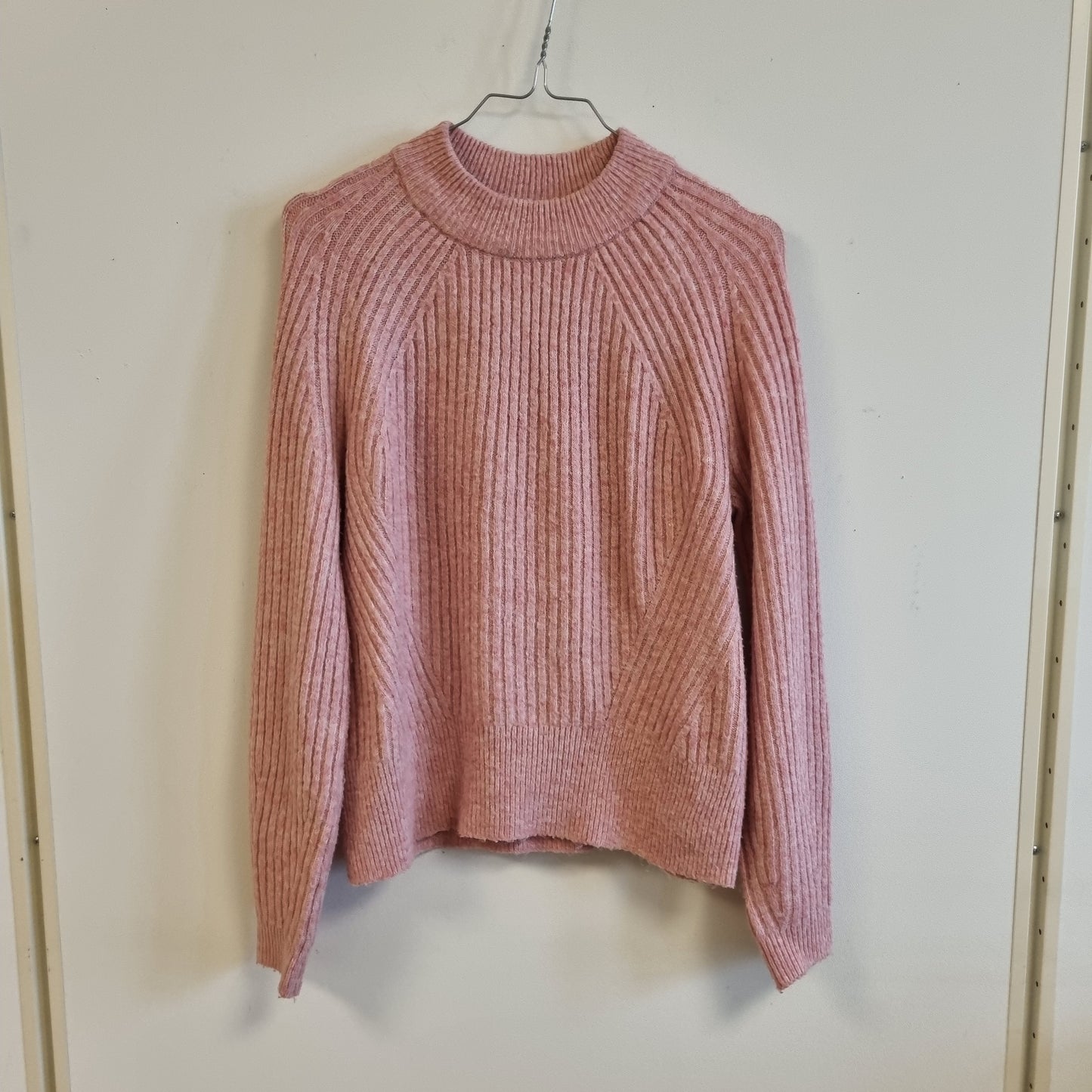 Rosa ribbestrikket genser / M&S - XS