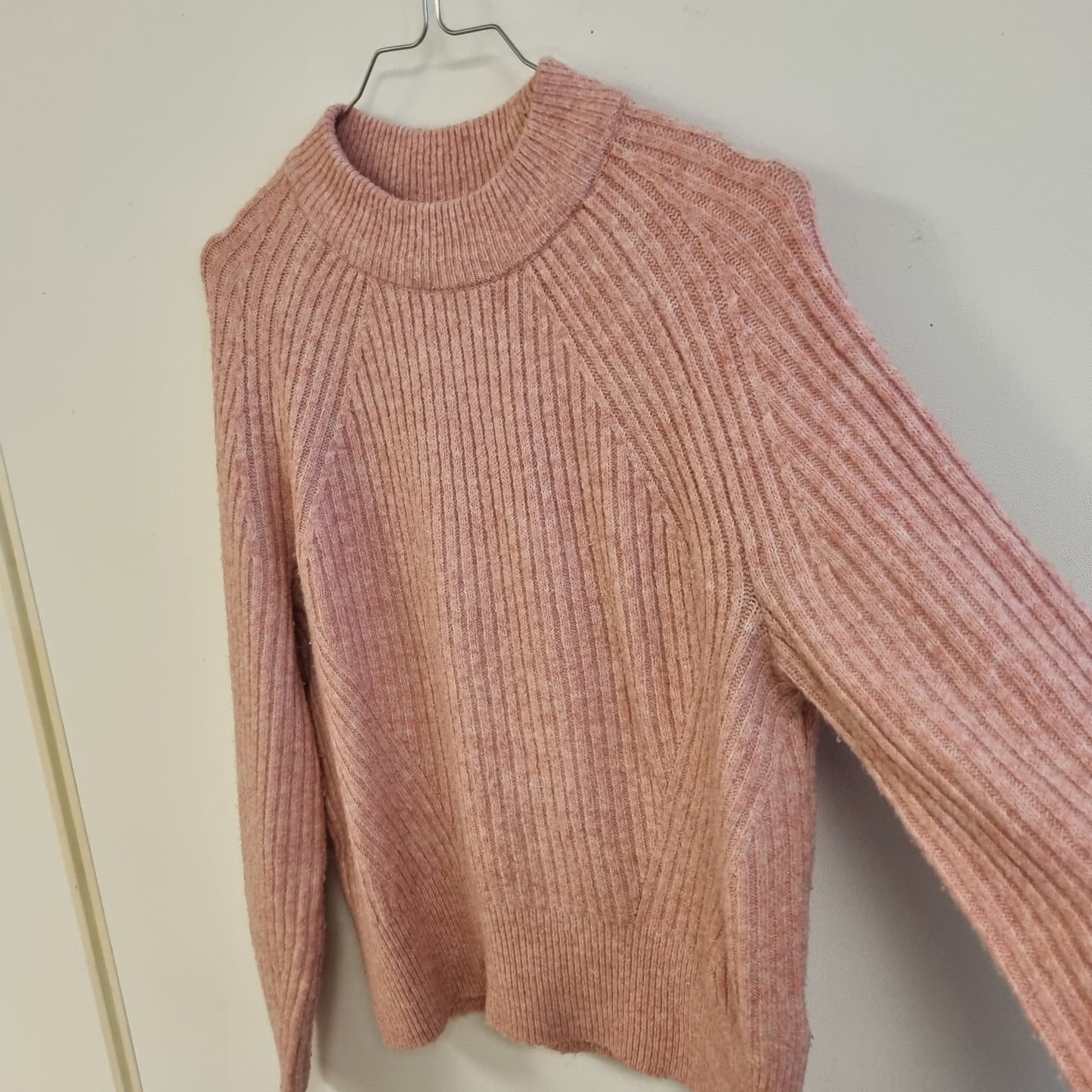 Rosa ribbestrikket genser / M&S - XS
