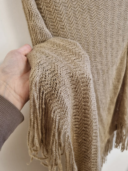 Kamelbrun poncho med frynser