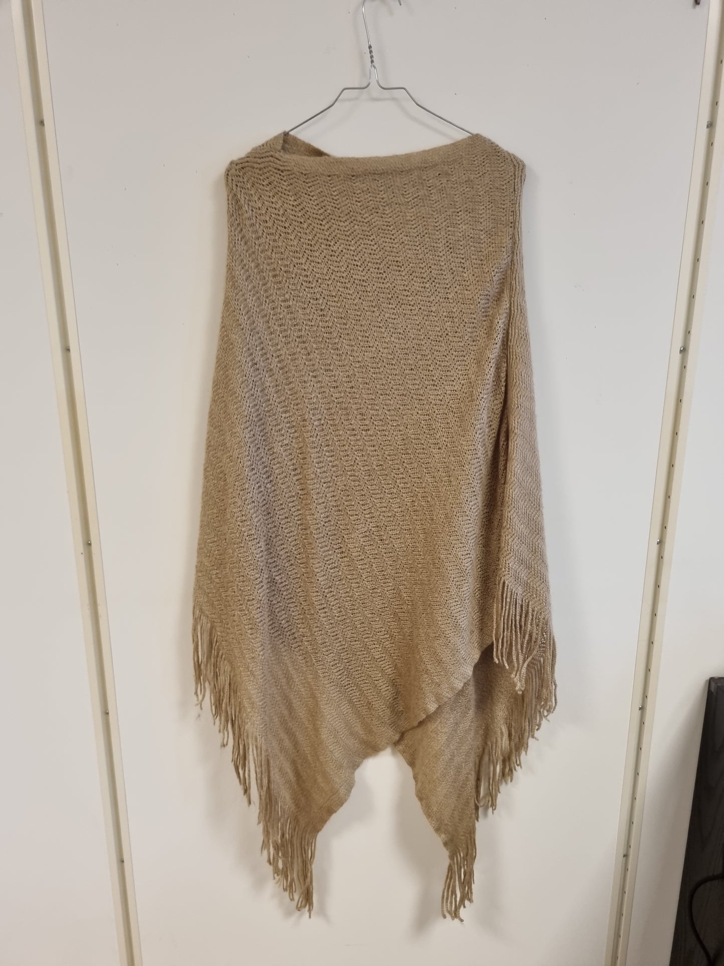 Kamelbrun poncho med frynser