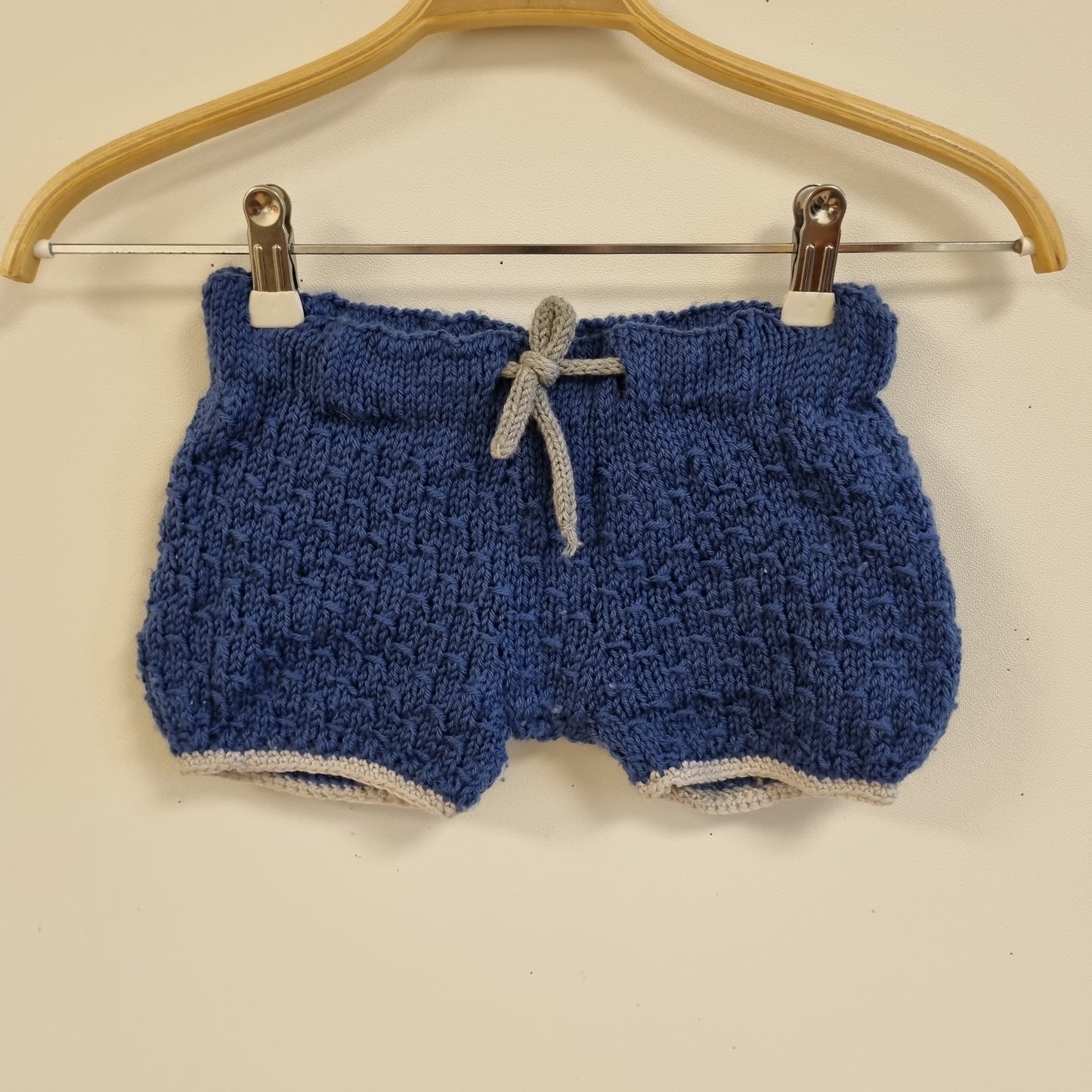 Blå håndstrikket ullshorts - ca. 86/92