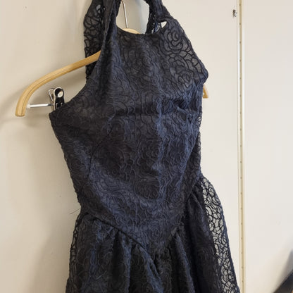 Svart halterneck-kjole med blonder / H&M - XXS