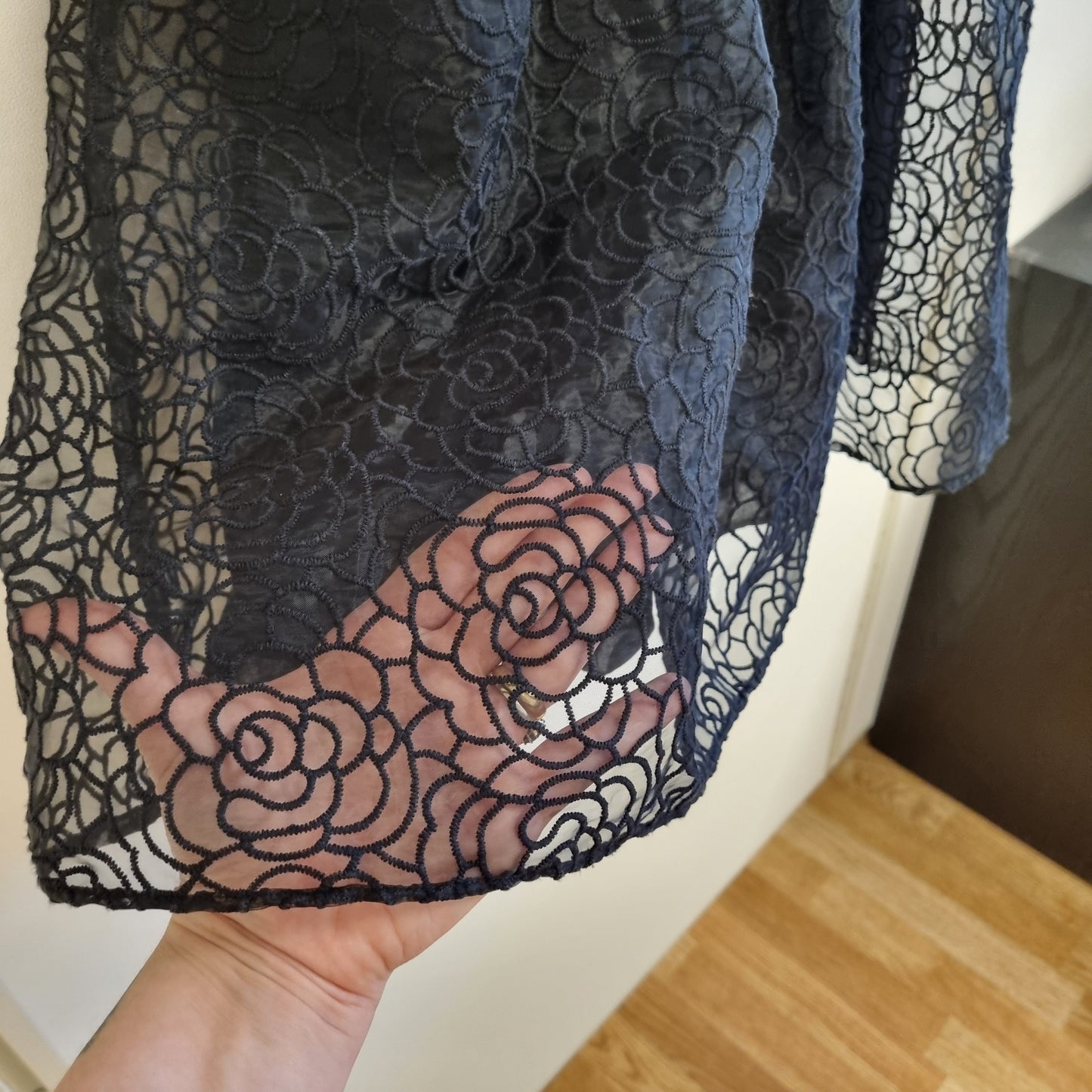 Svart halterneck-kjole med blonder / H&M - XXS