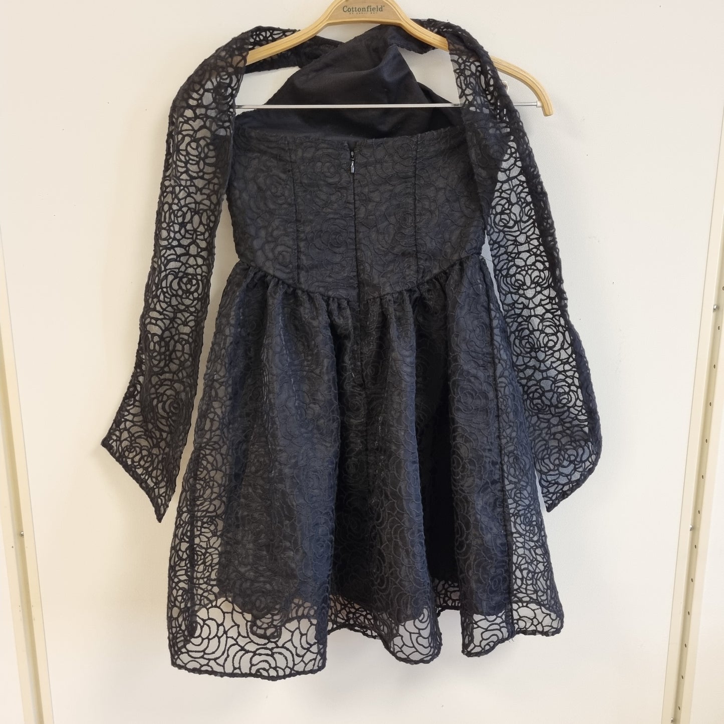 Svart halterneck-kjole med blonder / H&M - XXS