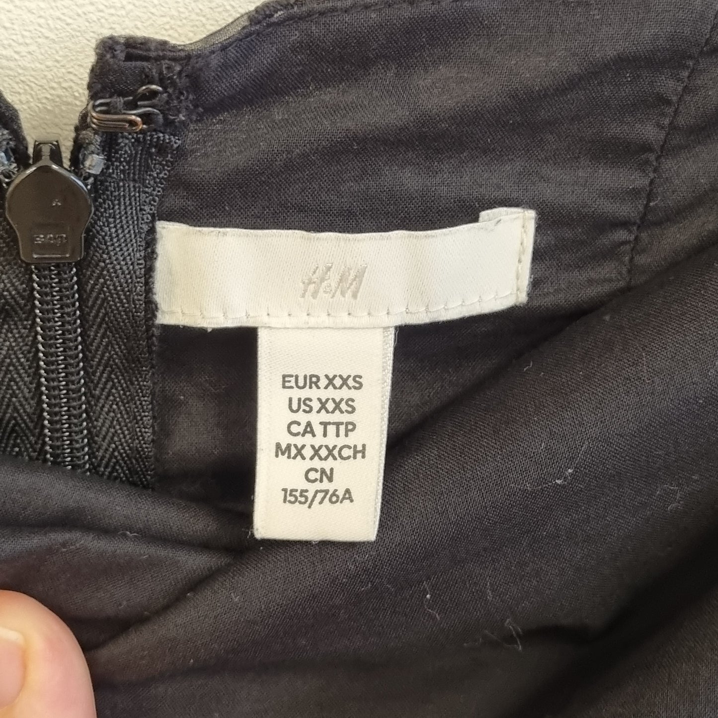 Svart halterneck-kjole med blonder / H&M - XXS