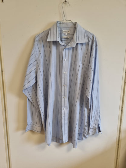 Lyseblå stripete skjorte / Van Heusen - XL