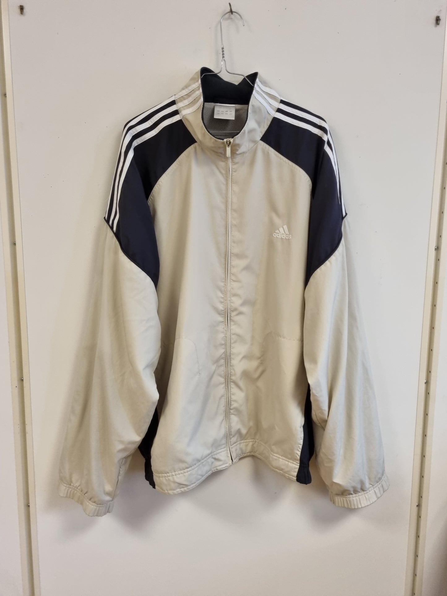 Vintage Adidas vindjakke fra tidlig 2000-tall