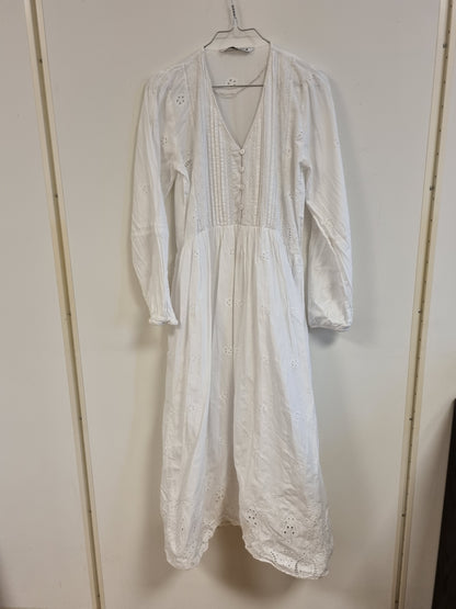 Hvit broderikjole i bomull / Zara - XS