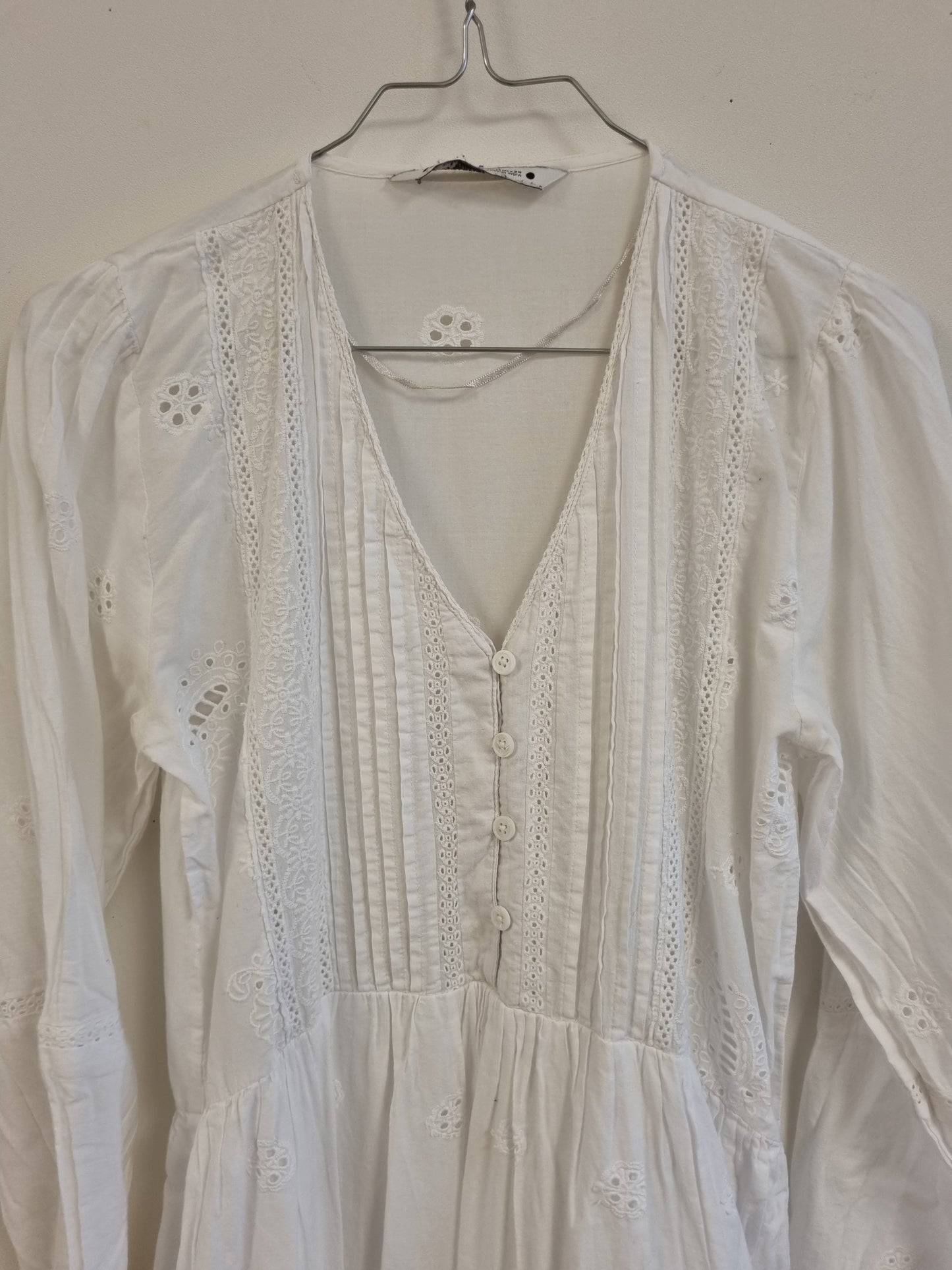 Hvit broderikjole i bomull / Zara - XS