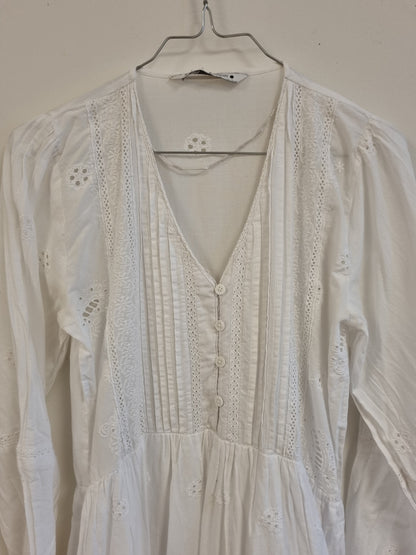 Hvit broderikjole i bomull / Zara - XS