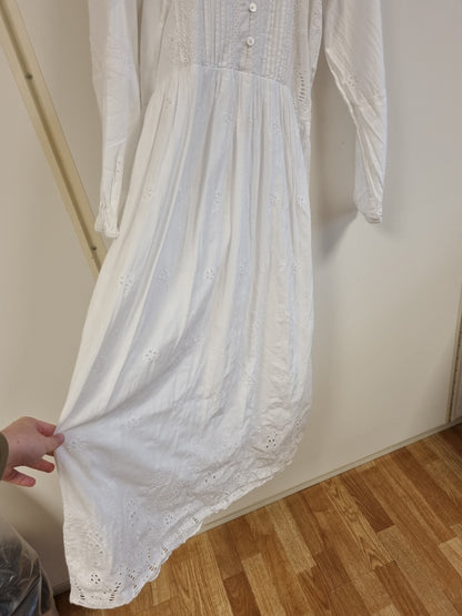 Hvit broderikjole i bomull / Zara - XS