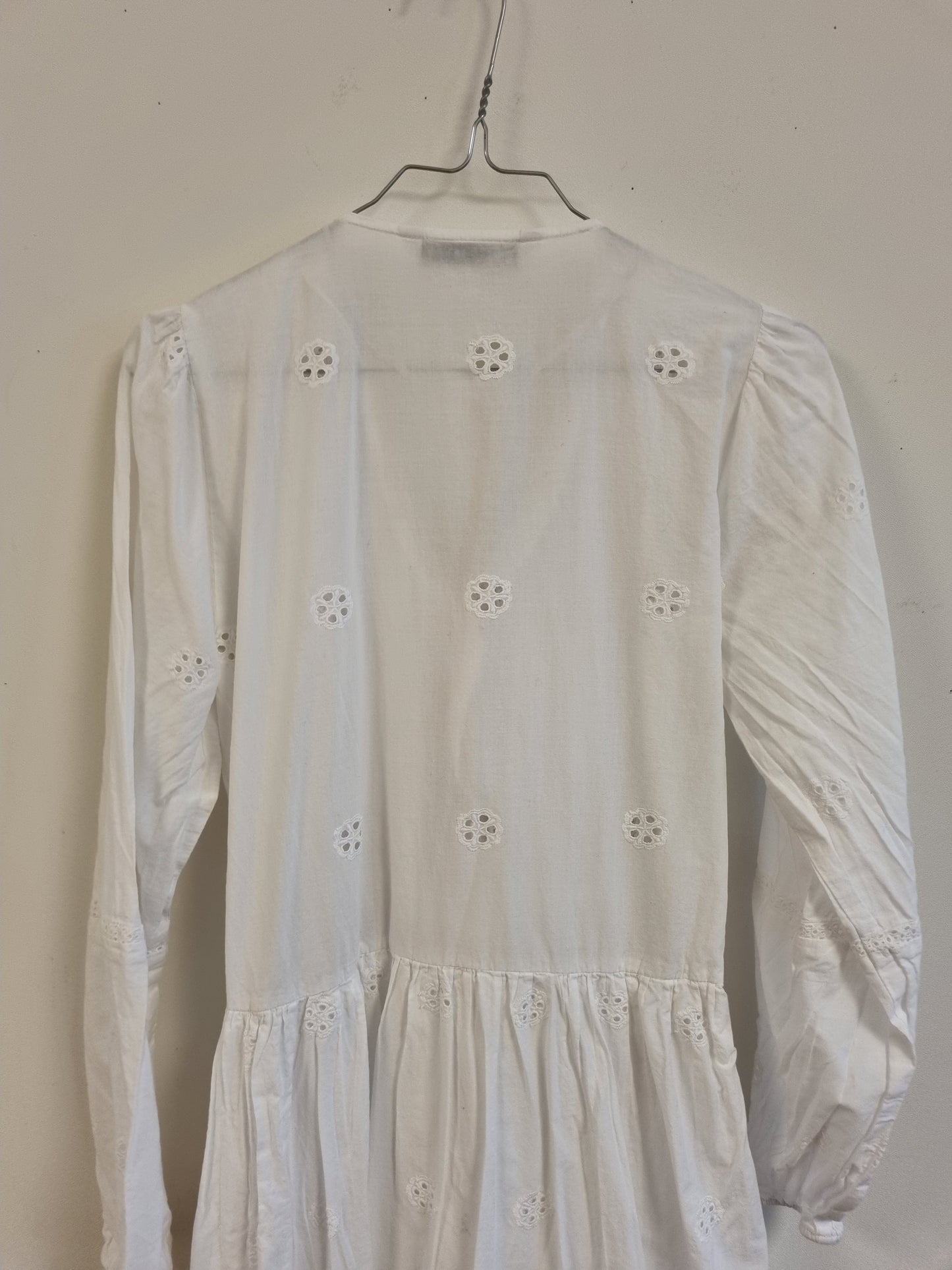 Hvit broderikjole i bomull / Zara - XS