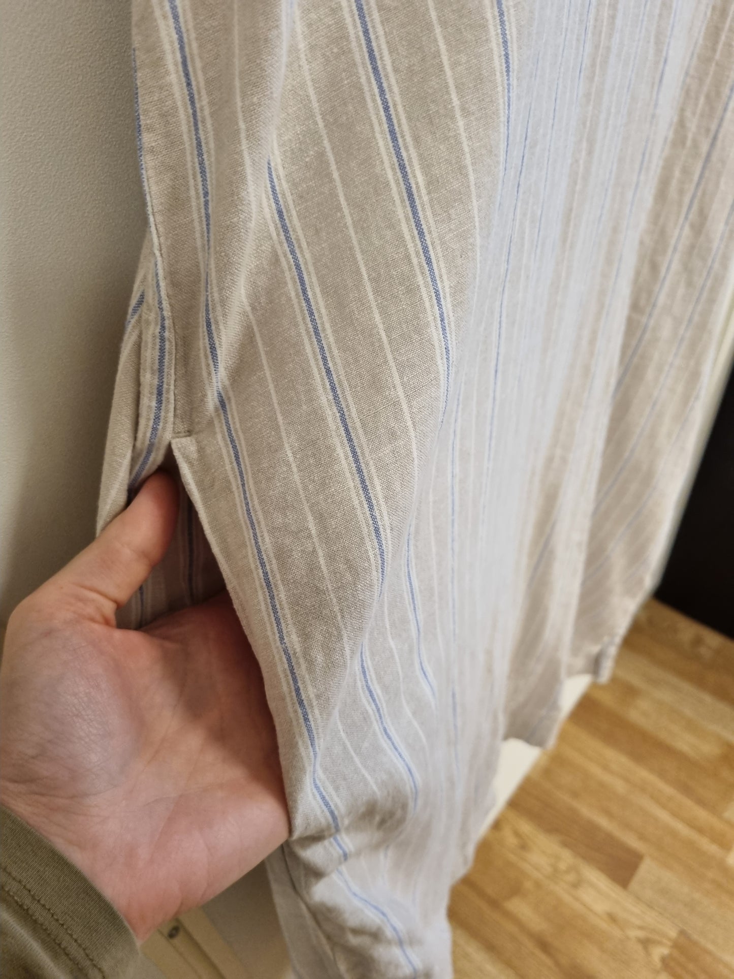 Beige stripete skjortekjole med lommer - L