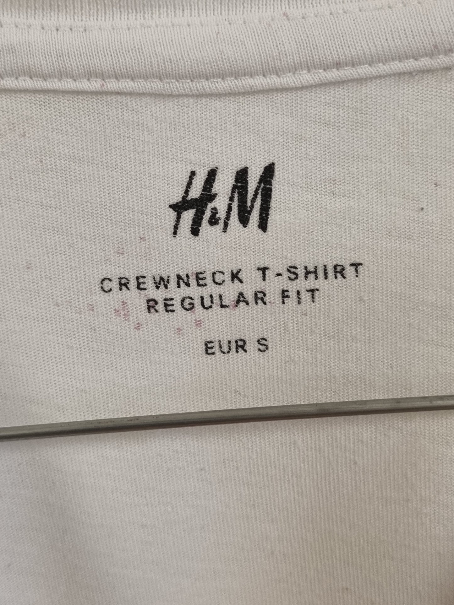 Hvit t-skjorte med print / 100% bomull - S