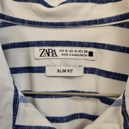 Hvit og mørk blå stripete skjorte / Zara - S