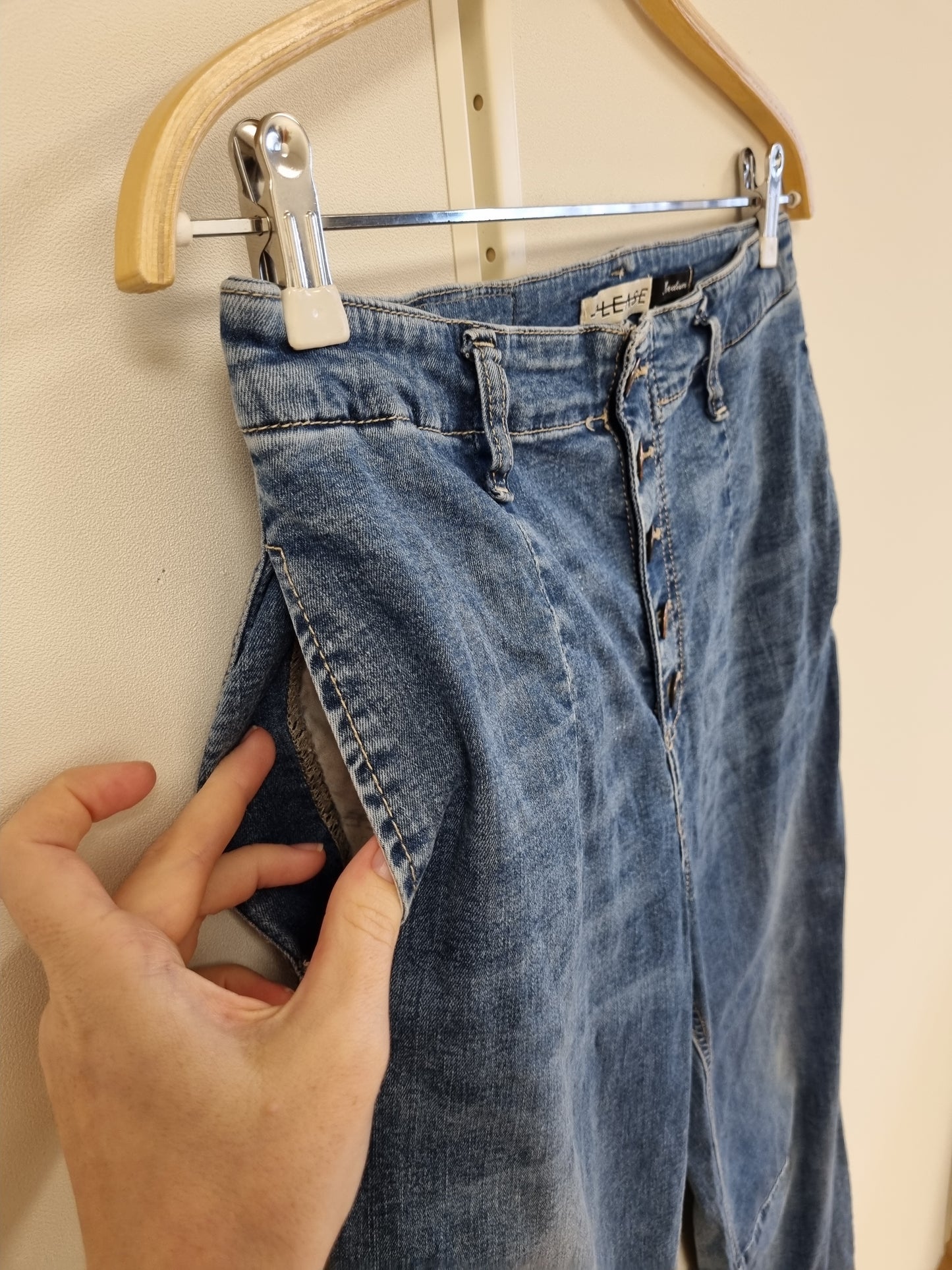 Please / Italiensk jeans - M