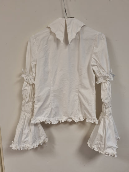Hvit gothic lolita-bluse med hime-ermer