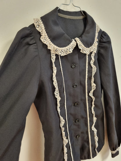 Svart bluse med blonder - ca. S