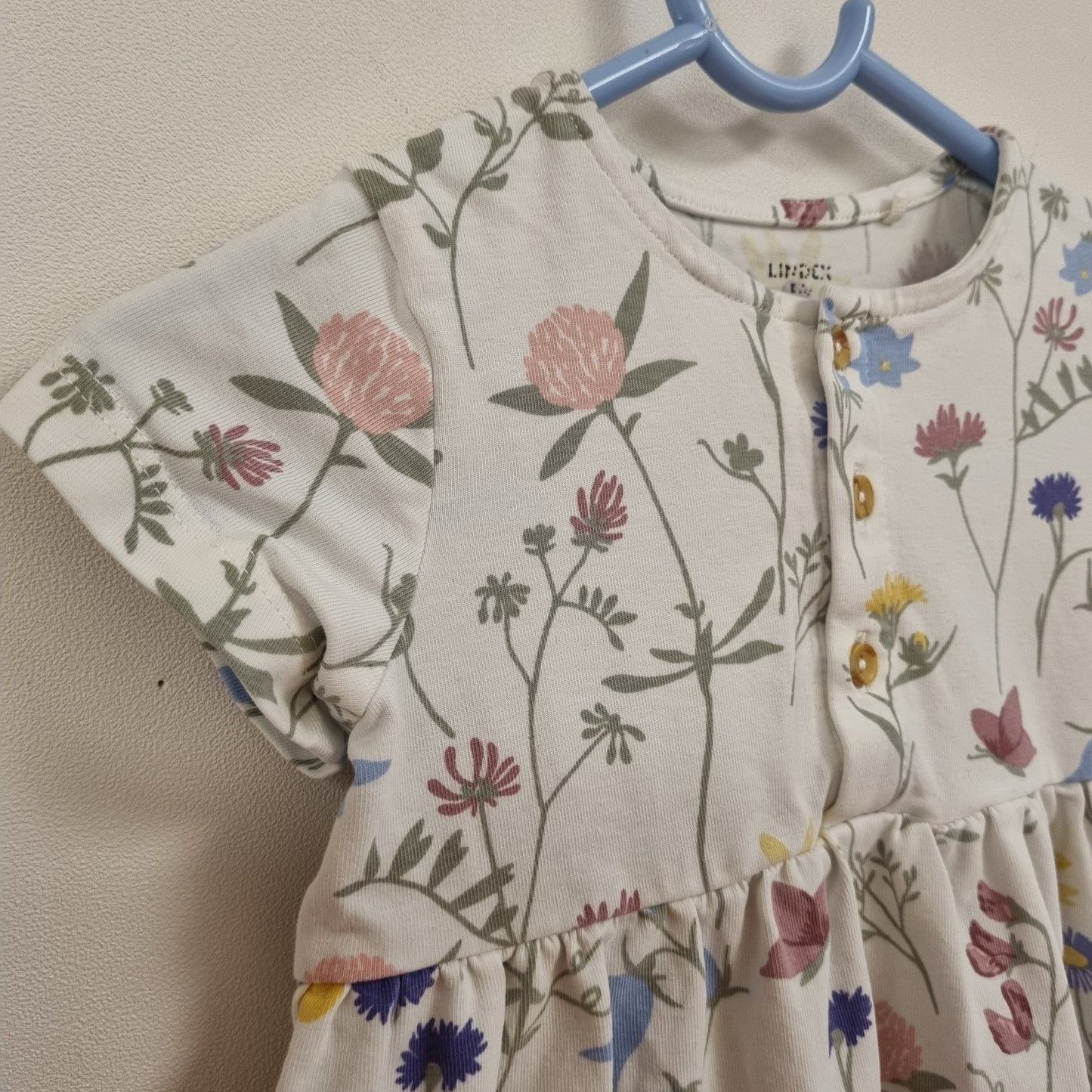 Hvit kjole med blomster - 74