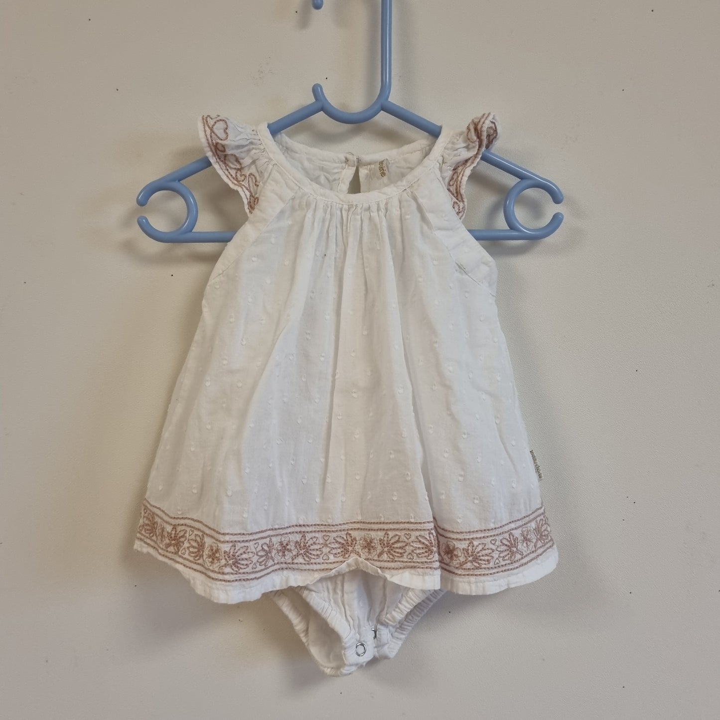 Hvit kjolebody med broderi - 68