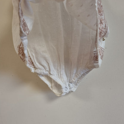 Hvit kjolebody med broderi - 68
