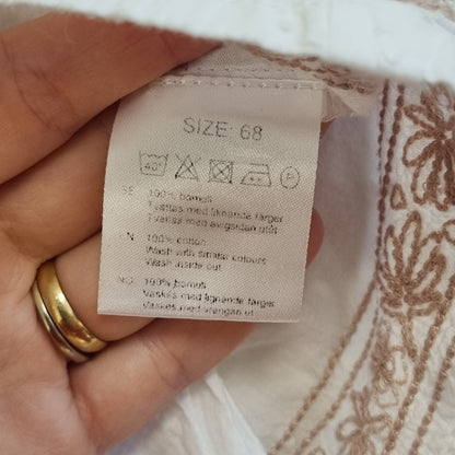 Hvit kjolebody med broderi - 68