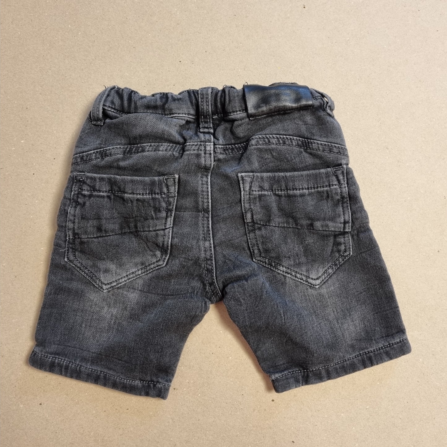 Grå denimshorts - 98