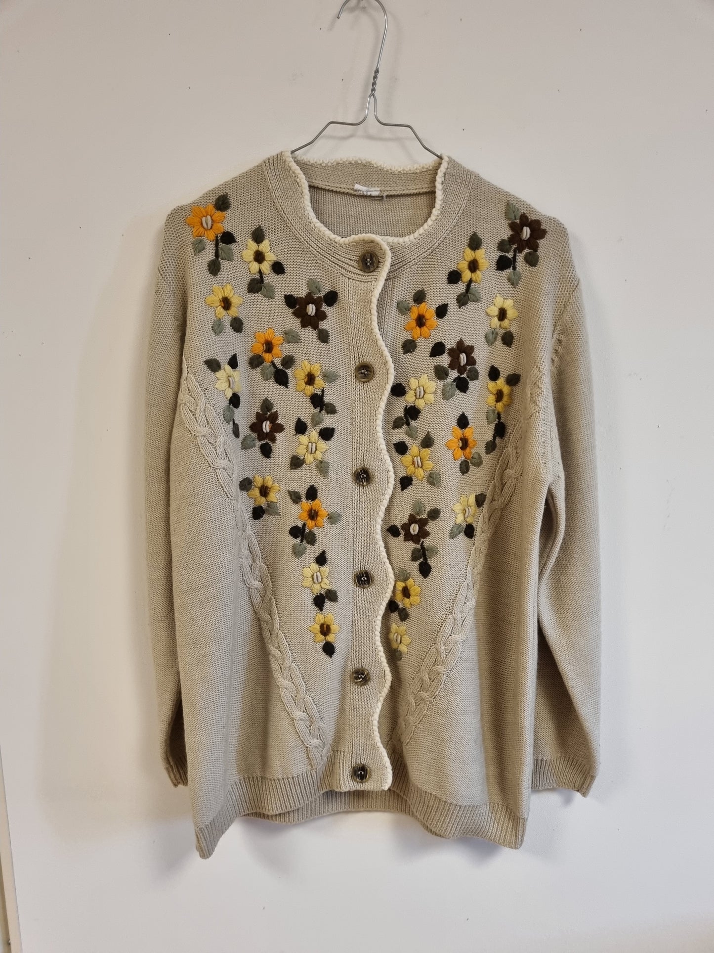 Beige vintage cardigan med blomster