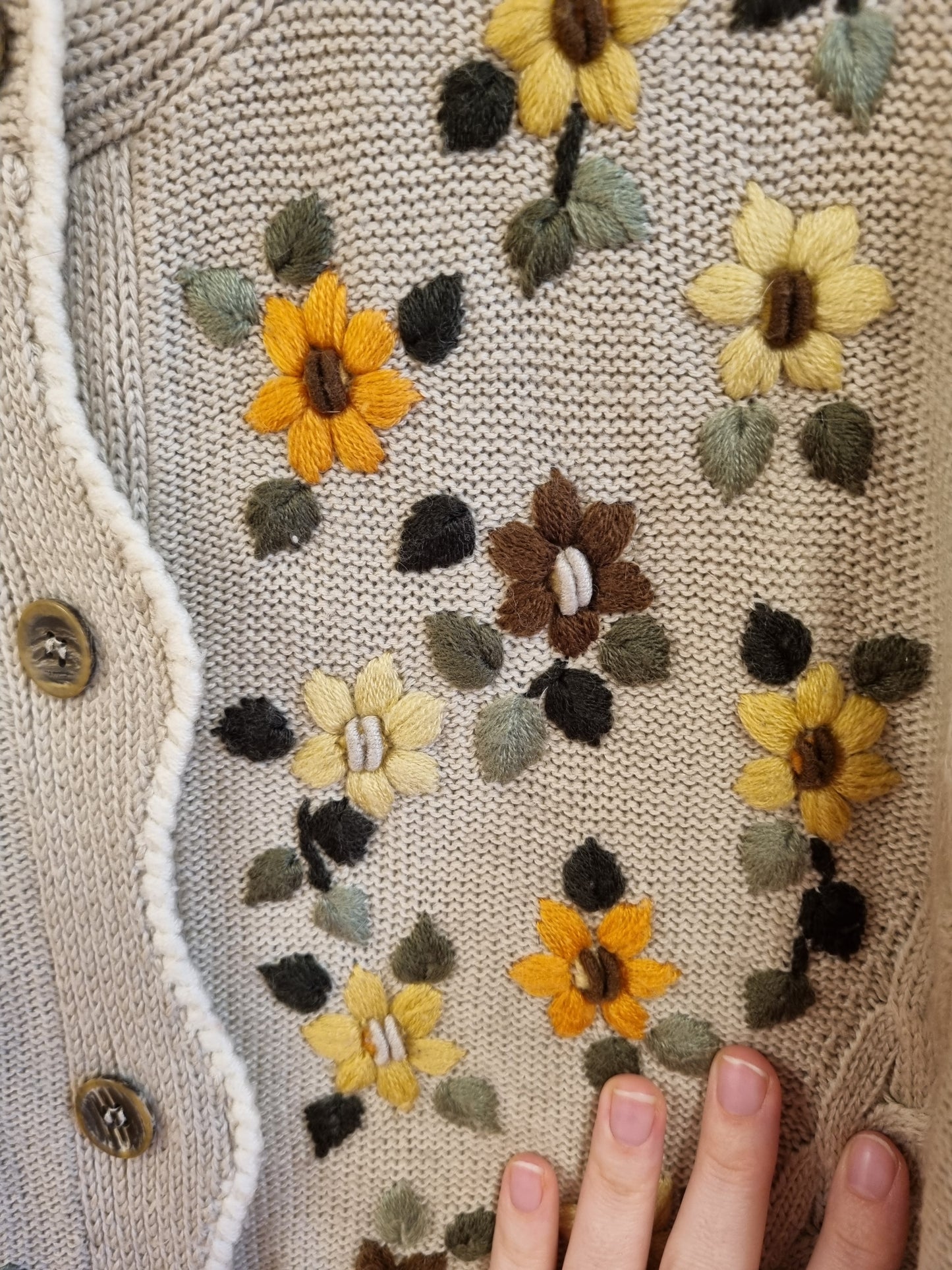 Beige vintage cardigan med blomster