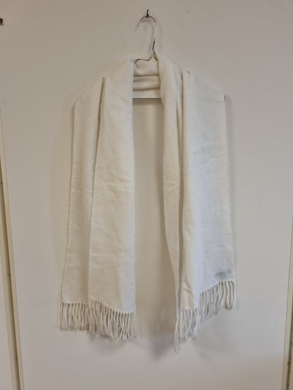 Hvitt skjerf med frynser - 45 x 160 cm