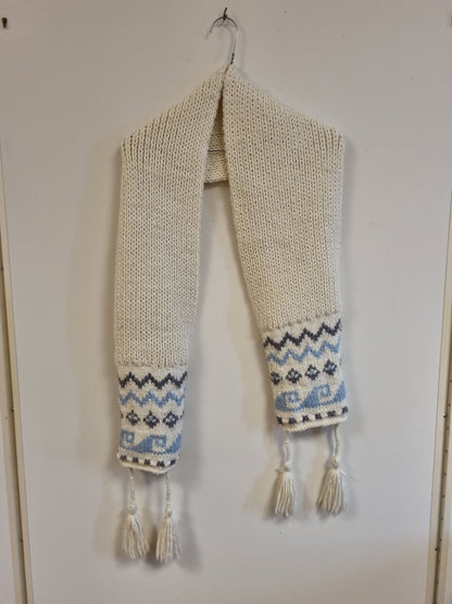 Kremfarget mønsterskjerf med dusker - 145 x 23 cm