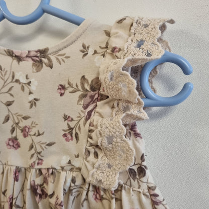 Beige blomsterkjole / Newbie - 68