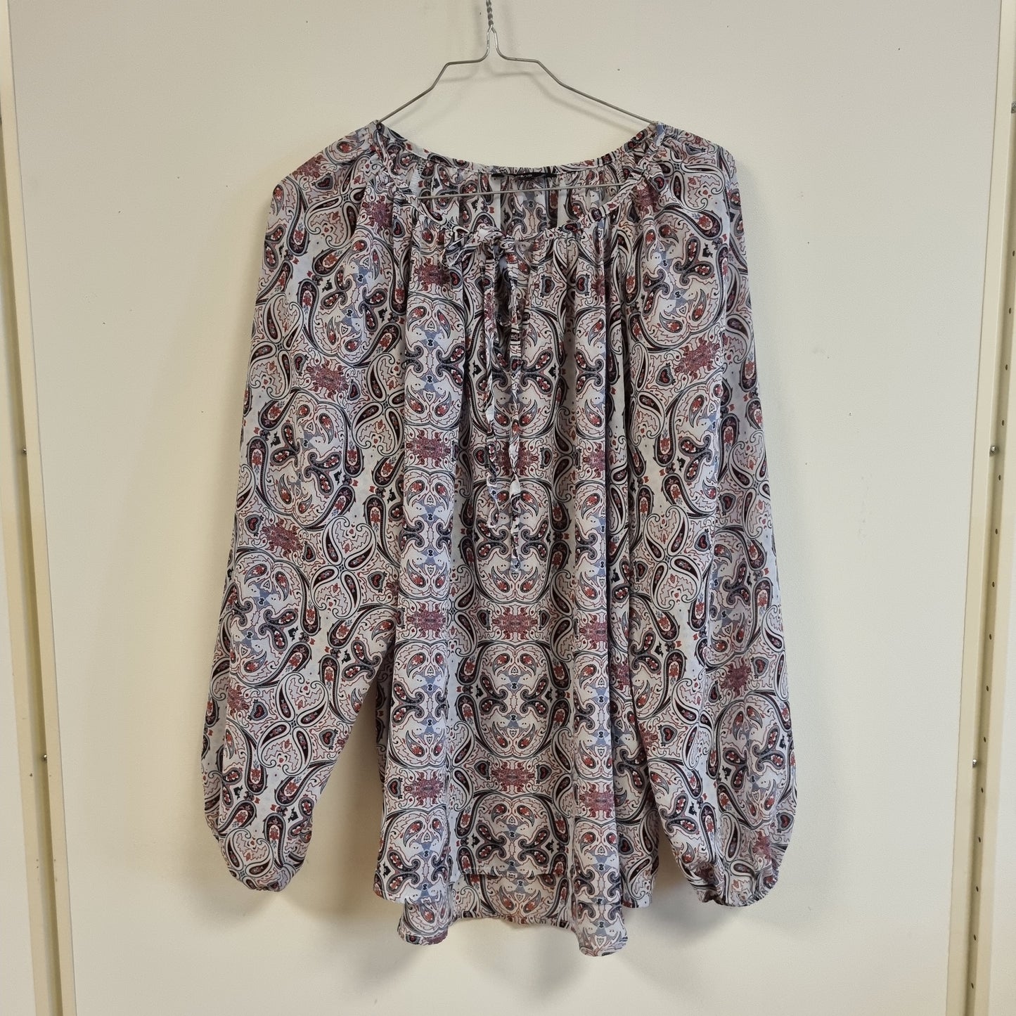 Paisleymønstret bluse - 38