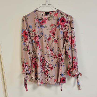Blomstrete omslagsbluse - 40