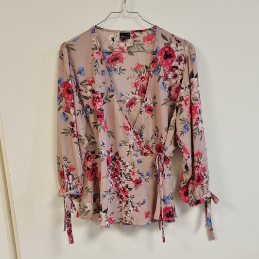 Blomstrete omslagsbluse - 40