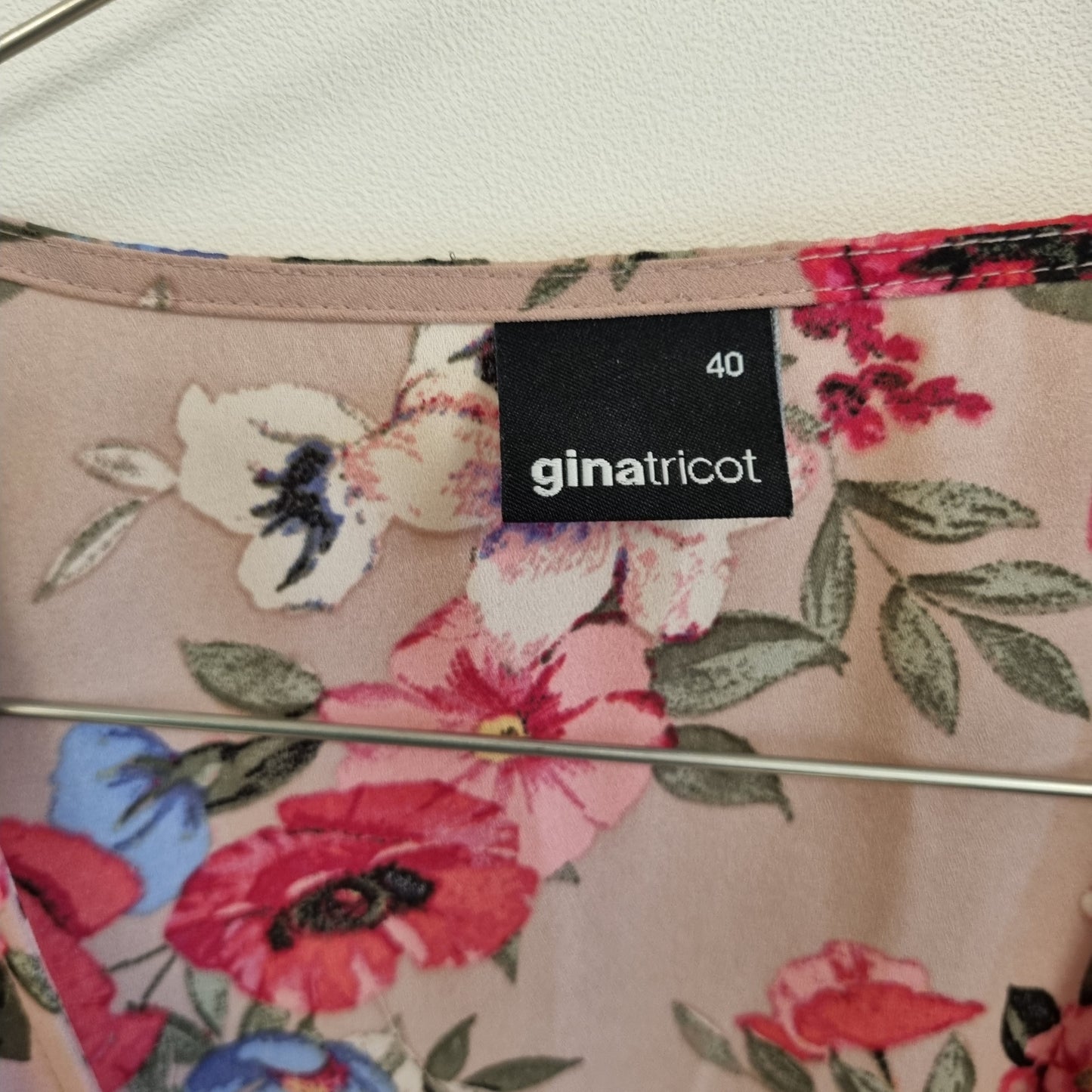 Blomstrete omslagsbluse - 40