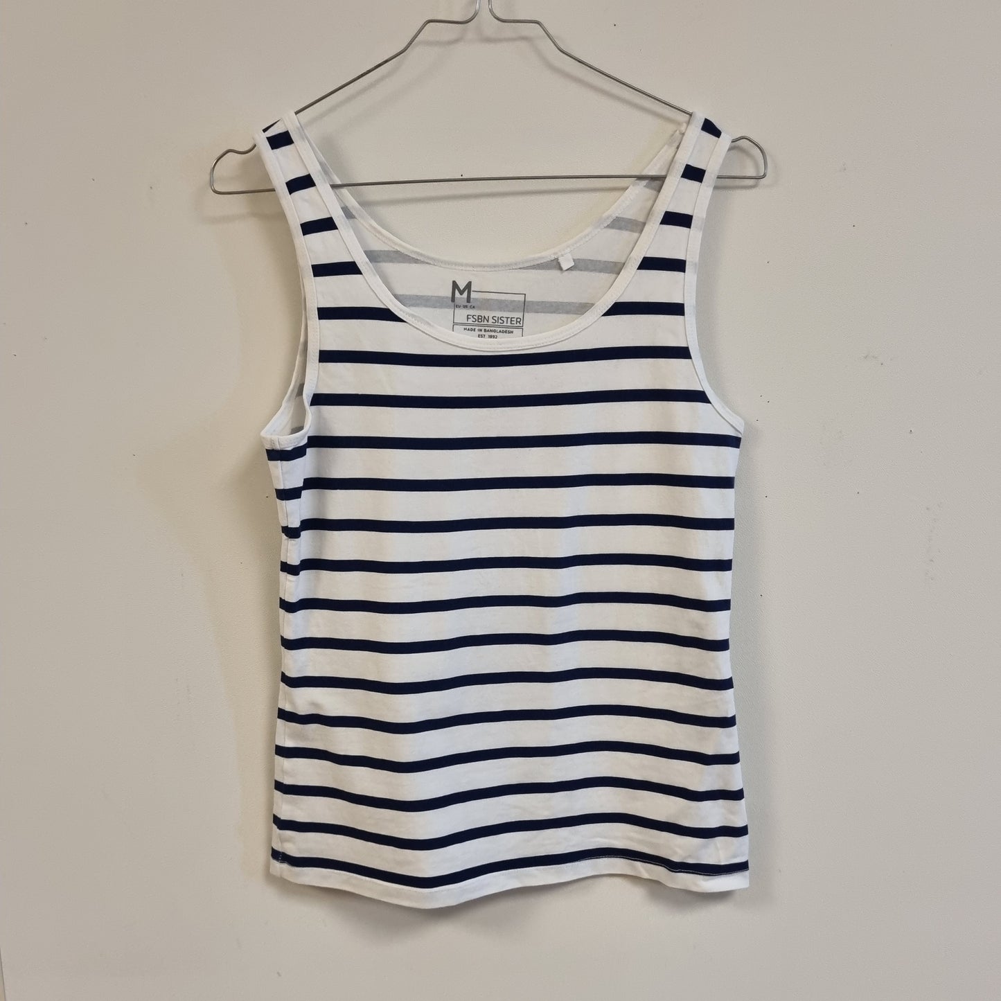 Hvit og mørkeblå stripet singlet - M