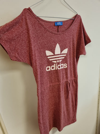Rød Adidas-kjole med logo - M