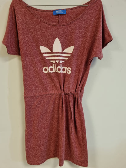 Rød Adidas-kjole med logo - M