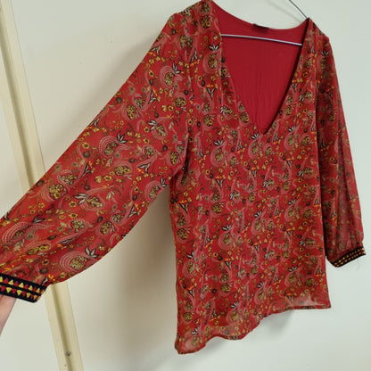 Rød mønstret bluse - 38