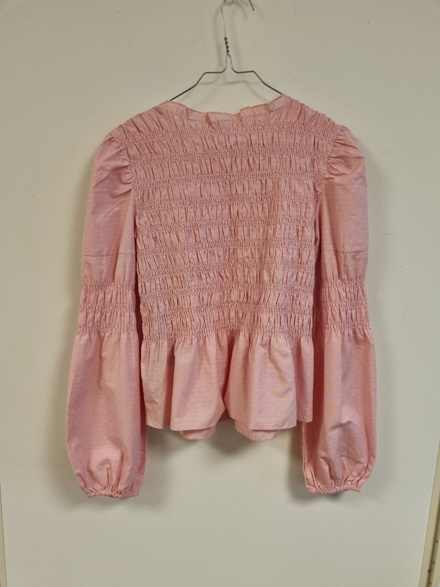 Rosa bluse med smock - M
