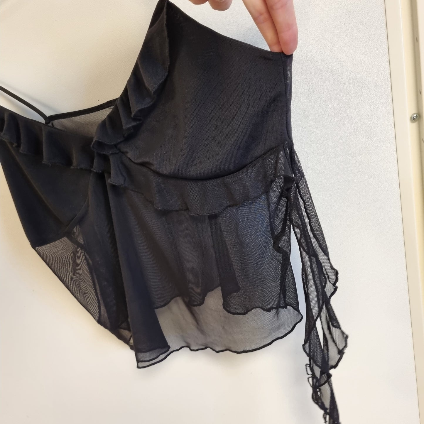 Svart transparent topp med volanger - S/M