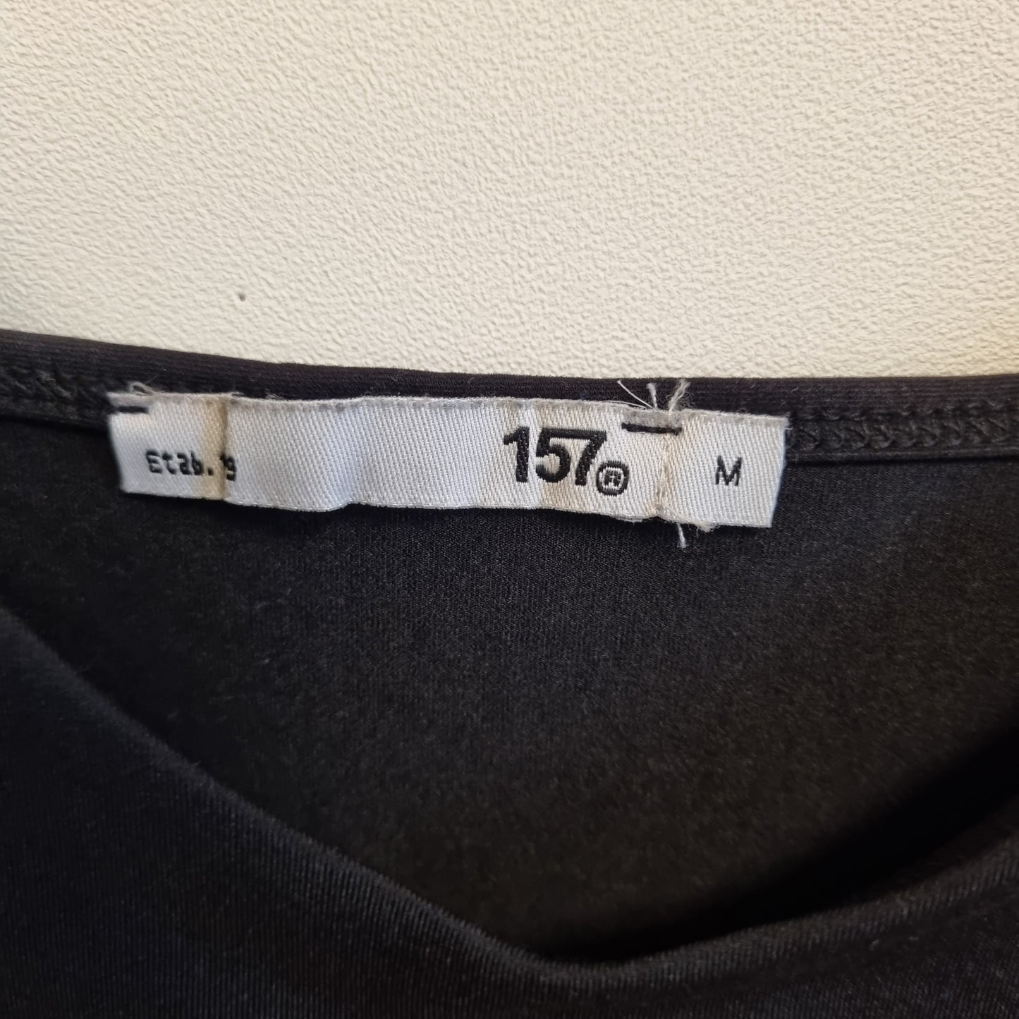 Svart singlet med V-hals - M