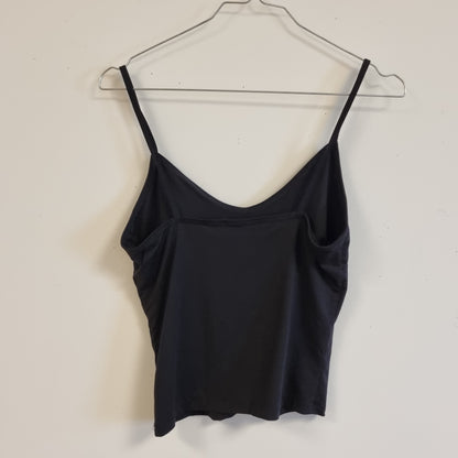 Svart singlet med V-hals - M