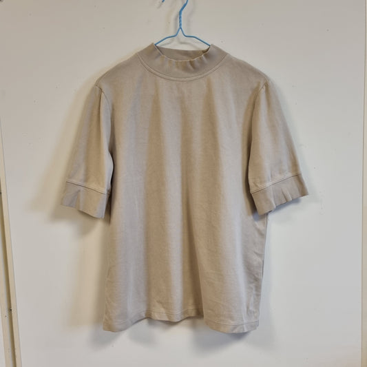 Beige topp med høy hals - M