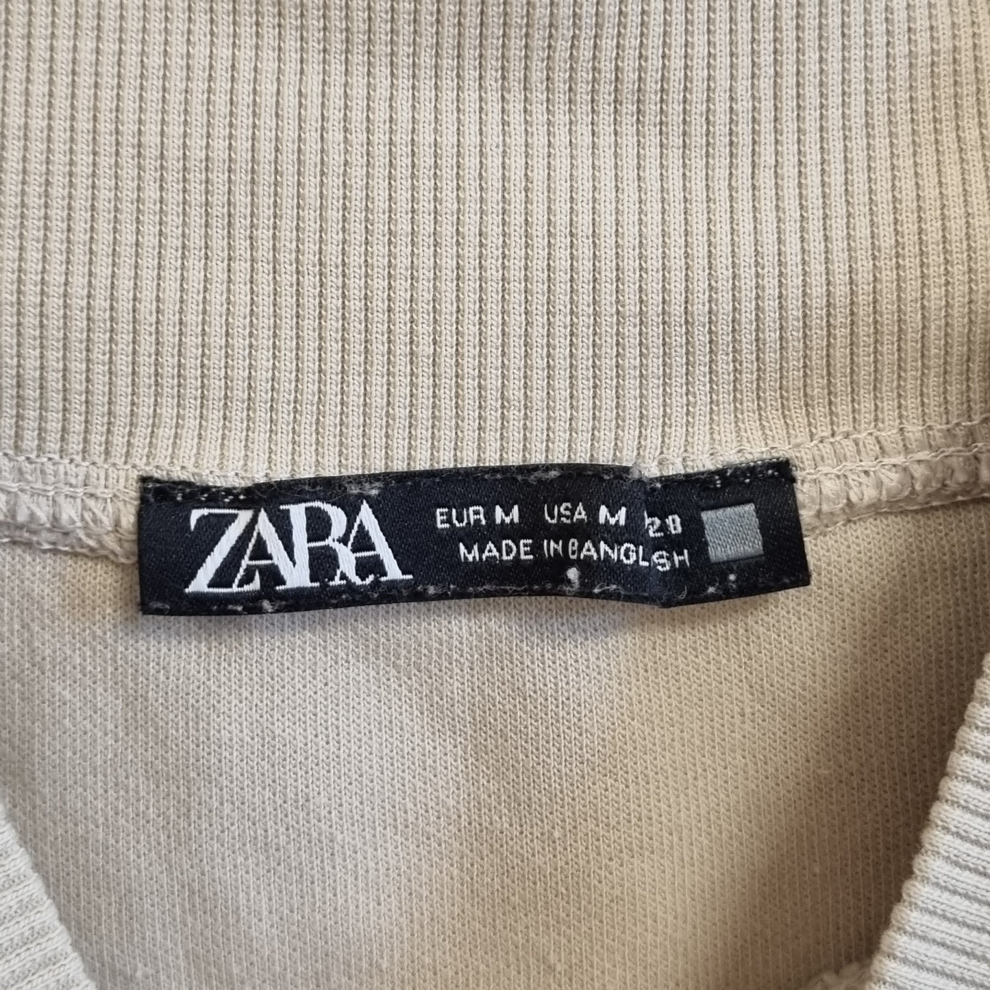 Beige topp med høy hals - M