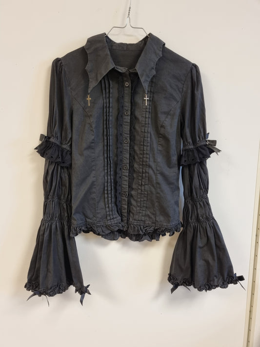 Svart gothic lolita-bluse med hime-ermer