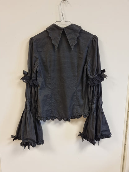Svart gothic lolita-bluse med hime-ermer