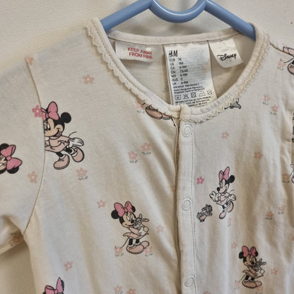 Hvit pysj med Minnie Mus - 74